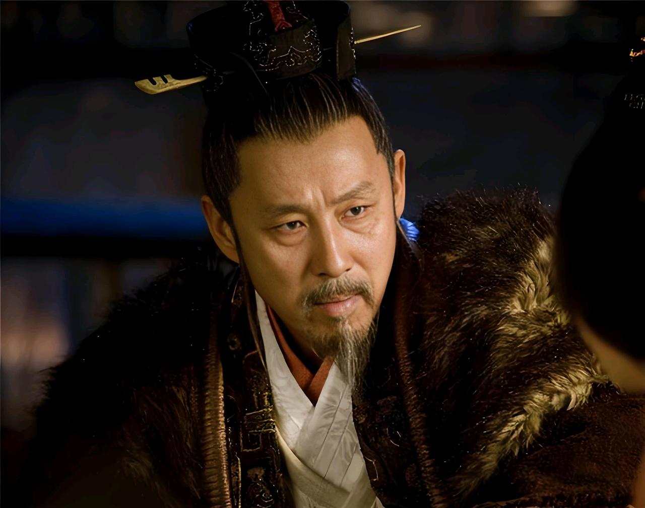 刘邦年轻时总在酒馆赊账。奇怪的是，只要他一去，酒铺销量就会翻倍。年底刘邦拿钱结账