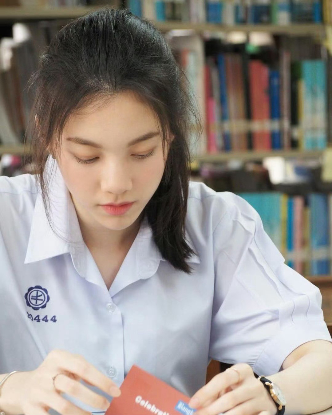 爱好且擅长做数学题冷脸的时候浑身散发淡淡清冷感笑的时候又阳光明媚的幼犬一枚