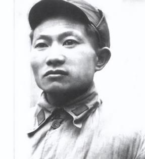 ☁1942年八路军司令部被包围后，汉奸看到个俘虏，认出对方身份大吃一惊，之