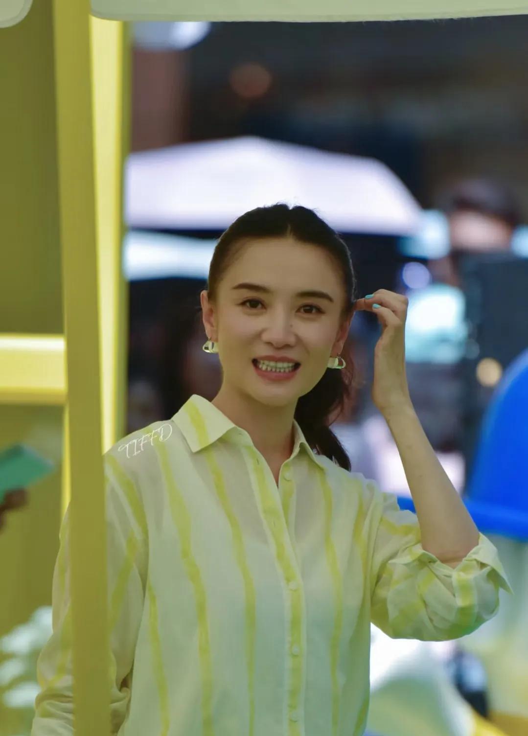 宋佳要睡不着了，不是她有新剧上映，也不是她要参加活动，而是因为她低调结婚的事