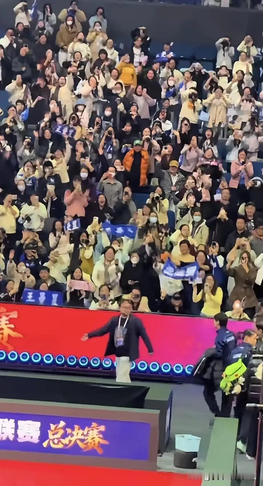 被王曼昱给整不会了。明明第一场半决赛打得挺好的，人气也非常的旺。带着团队