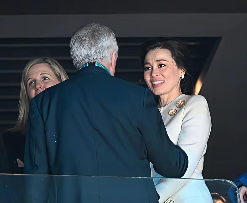 苏提达的米兰之行，给了太多惊喜，难怪泰王离不了她！苏提达王后的时尚，彻底在米兰