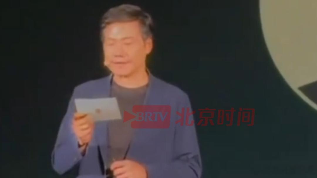 雷军回应小米自研发光材料小米这次动真格了——自研发光材料直接打破日系厂商垄断，