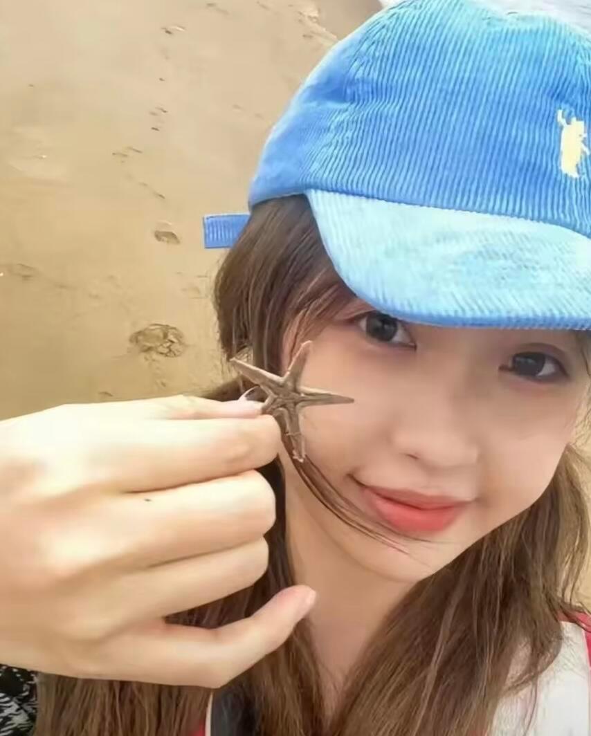 虞书欣的小拇指是接受幸福的天线好萌萌​​​