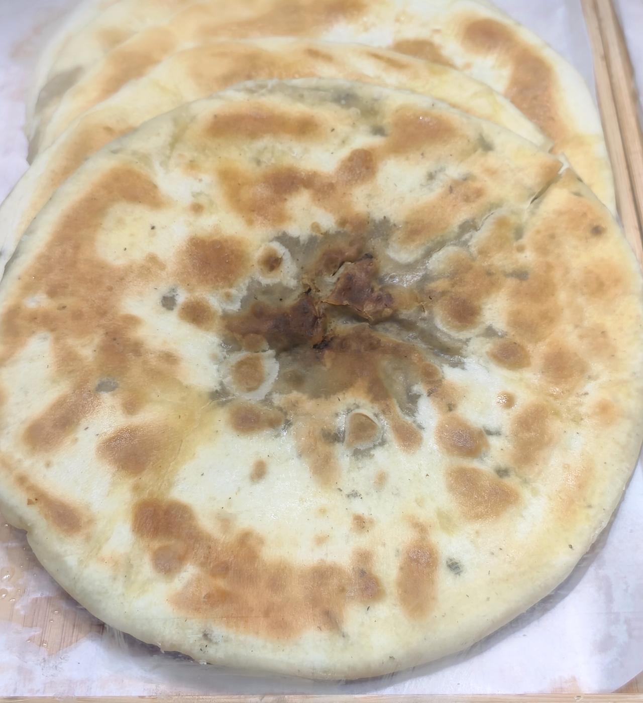 几个广州的退休人员一过了正月十五就约了去河源的九和镇民宿泡有硫磺味的温泉，是每个