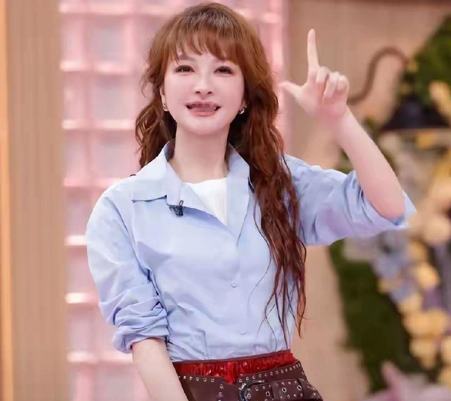 43岁吴昕与郑凯聚餐同车！姐弟恋长跑8年，曾坦言不愿结婚生子202