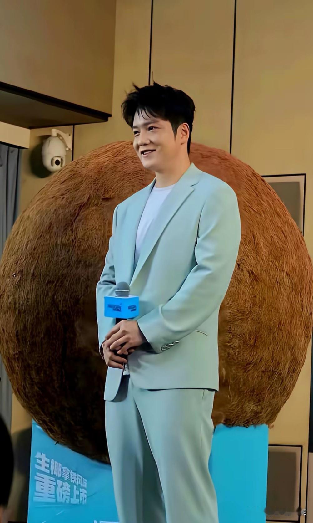 【乒乓圈子里看来看去还是樊振东一路走的正】这两天乒超联赛里，搞得气氛紧张不说，尽