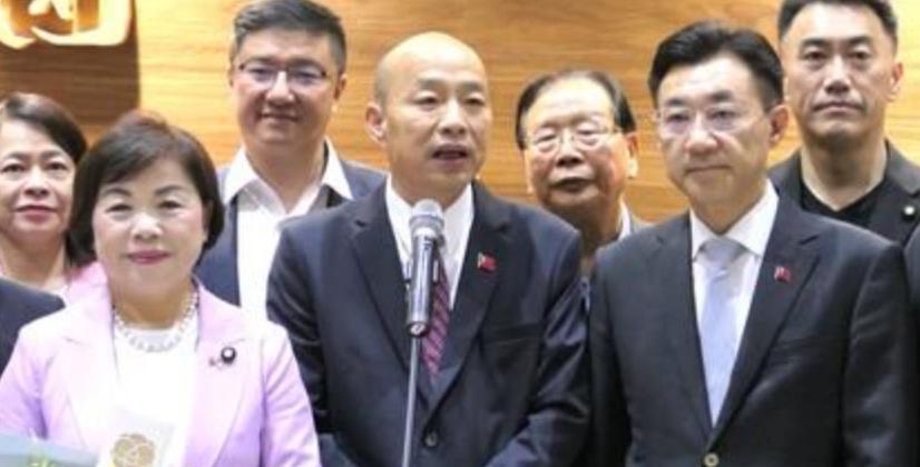 韩国瑜结束对美国7天6夜窜访之后在昨天深夜返台，韩国瑜返台后在桃园机场发表简短谈