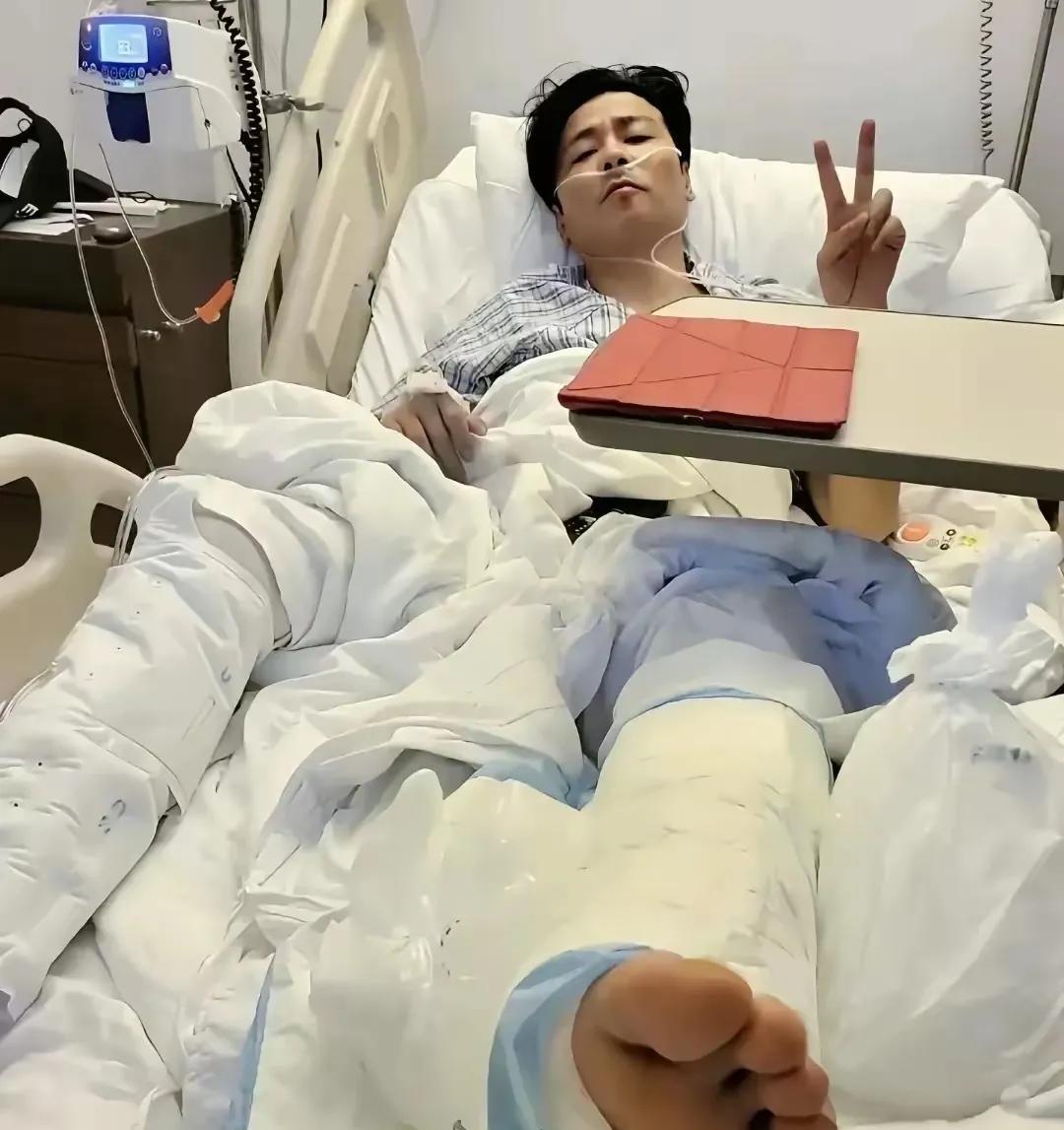 50岁的实力派演员张晋在海外突遭心脏病发作，紧急返港接受治疗，消息一出令无数粉丝