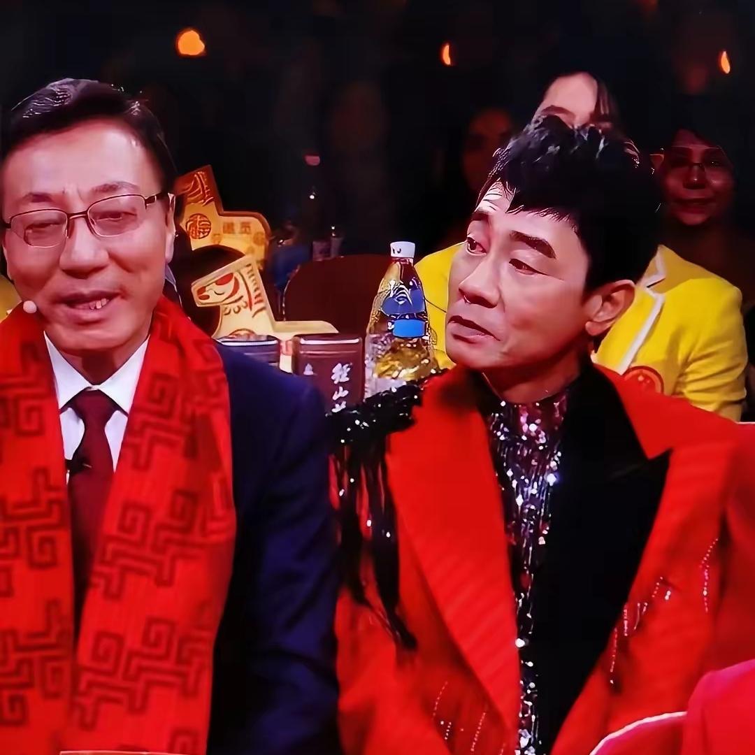 是我的错觉吗？感觉陈小春快哭了当听到“中国现在粮食充足”的话语时，这位59岁