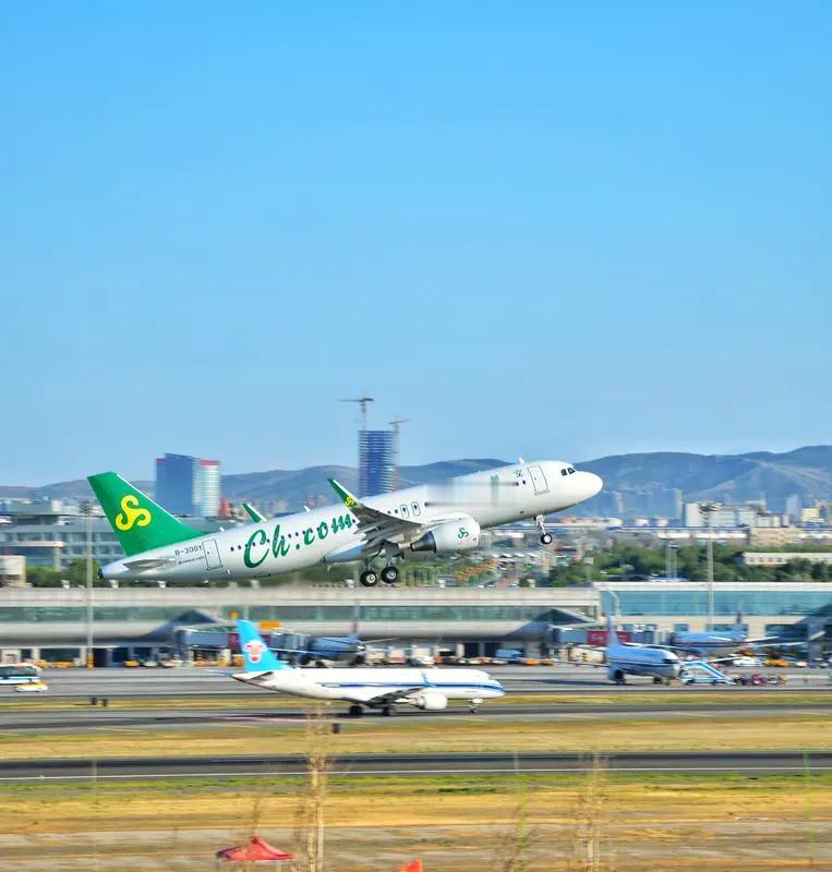 12月1日晚，春秋航空日本IJ005次航班从东京飞往上海。起飞约1小时40分后，