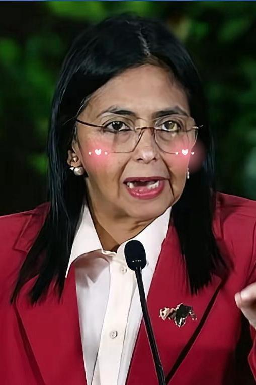 委内瑞拉那位女副总统，确实是个值得琢磨的角色。她不是没有感情，而是早就