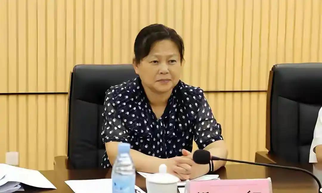 杨红啊杨红，这下进去喝茶了吧？谁让你非得动贪念啊。中央纪委国家监委网站10月9日