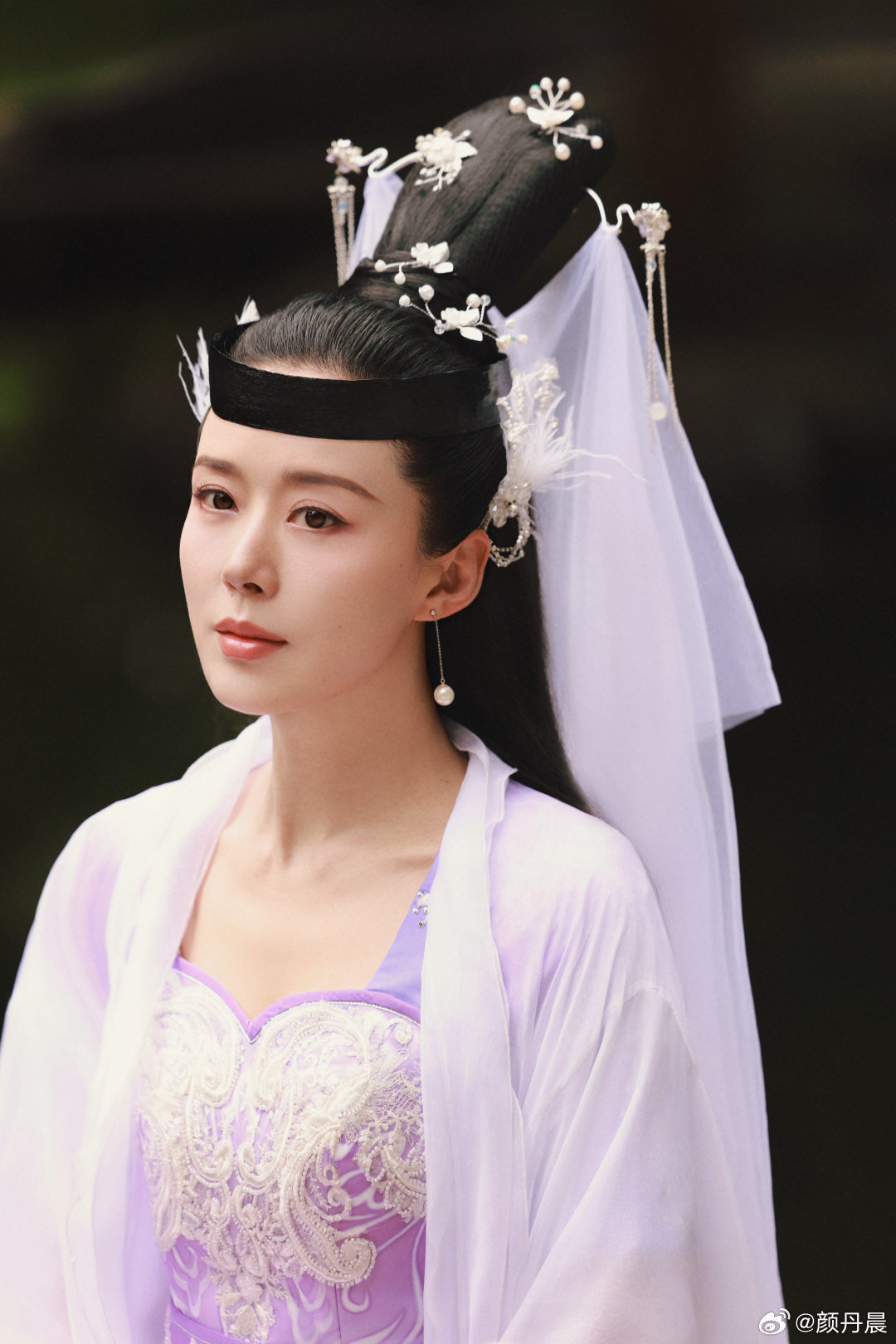 颜丹晨嫦娥装扮写真，太美了