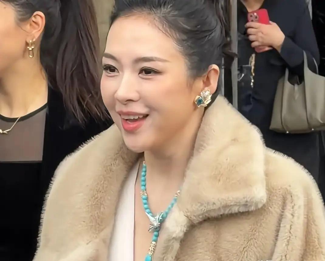 这是章子怡？我是一点都没瞧出来。据说是为了新剧增肥20斤。