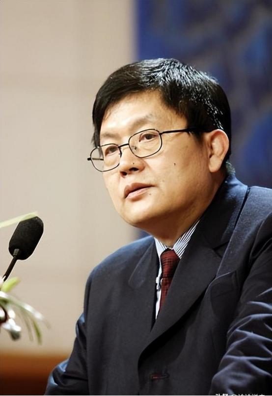 中方呼吁谨慎前往日本，然而复旦大学的冯玮却在此时，高调推荐中国学生去日本，并把这