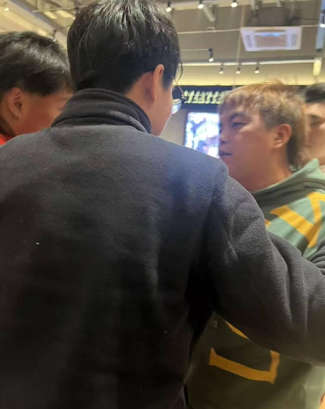 足协杯决赛前，河南球迷和国安球迷发生冲突，最后是成都球迷的错？根据媒体视频报道