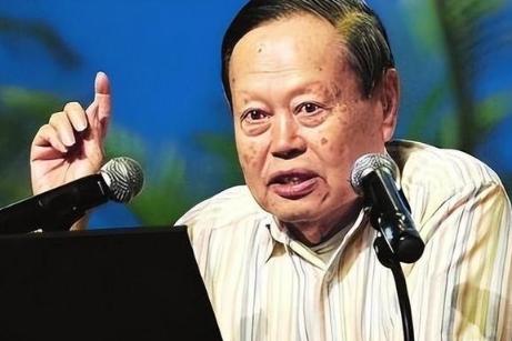 美国扣押钱学森，却放杨振宁回国，是杨振宁不重要吗？这个问题，钱学森其实早就回答过