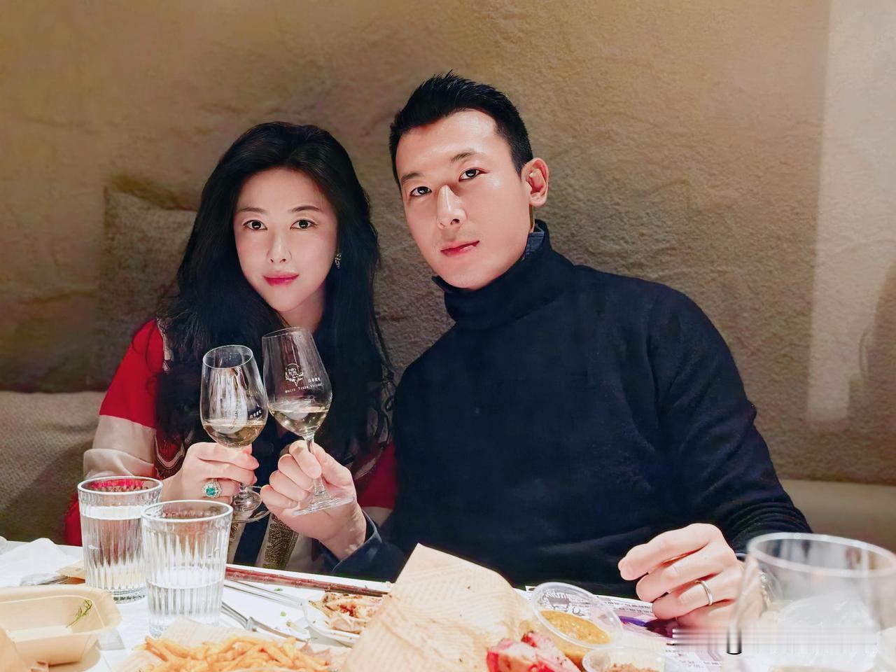 12月21日，演员朱珠更新动态，并祝大家“冬至快乐”。朱珠一家3人与朋友们一