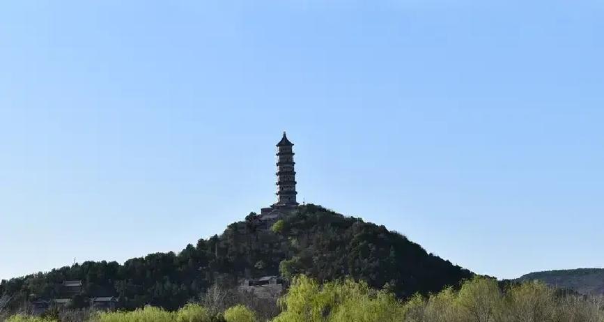 比大会堂还神秘！北京这座不起眼的小山，为啥500年不让人进。它就是颐和园西边