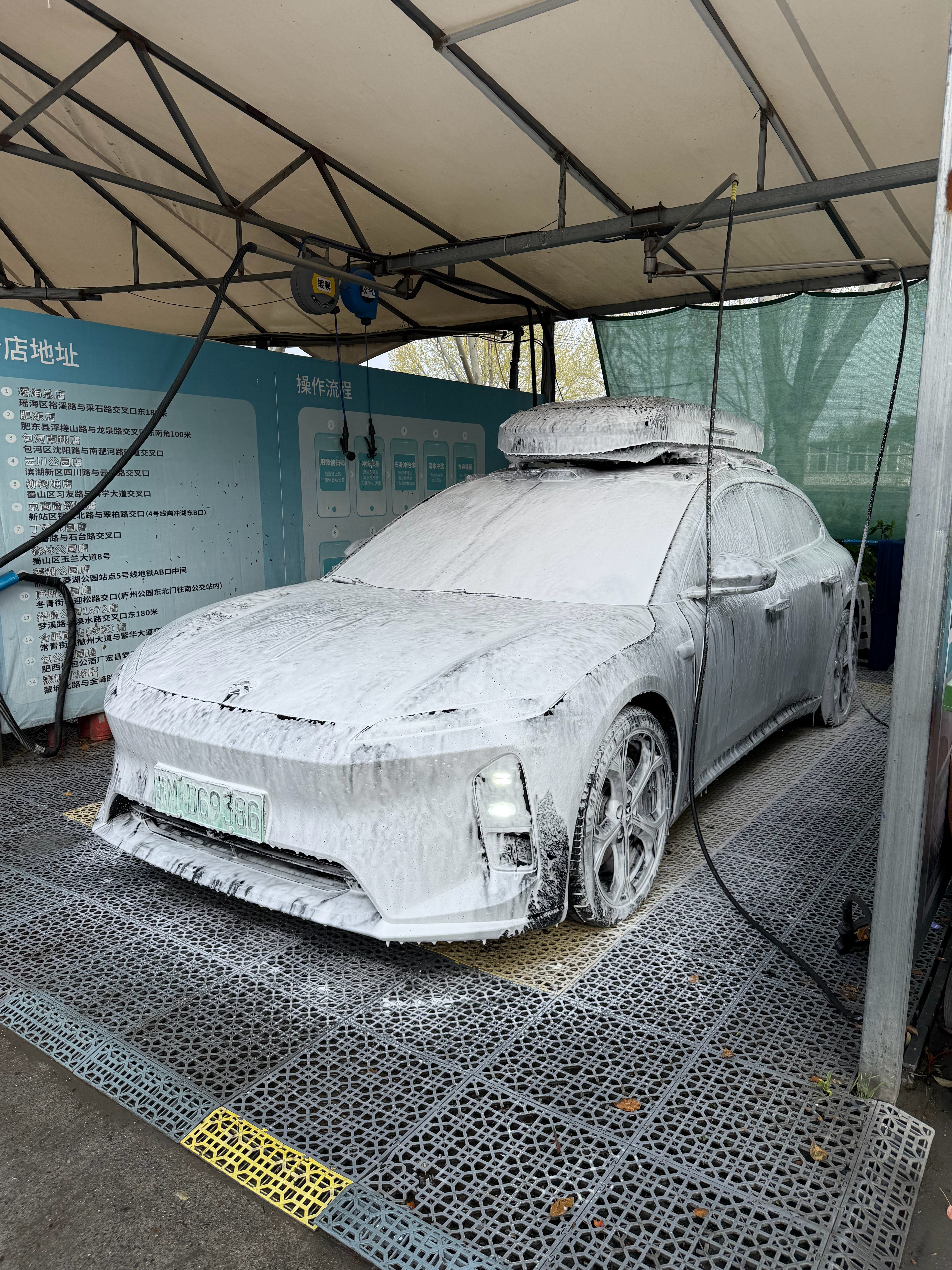 我们公司是9:45上班，我每天是8点多起床。所以我每天有一个小时完全属于自己，没