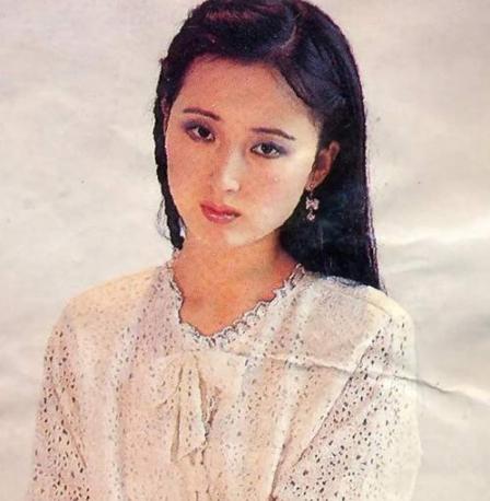 陈晓旭未出生时，她妈妈做过一个梦，在梦里有个老头告诉她，她肚子里怀着的是