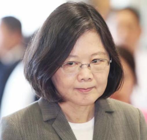 蔡英文罕见发声：“我是台湾人并没有错，我是中国人，因为我是念中国书长大的，受的是