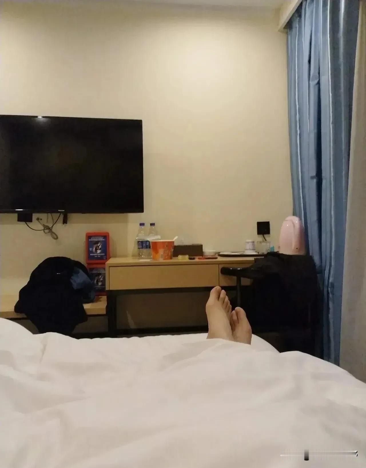 “到底谁的错？”广西，一位66岁的大爷和情人在酒店开房并发生了关系。两人发生关系