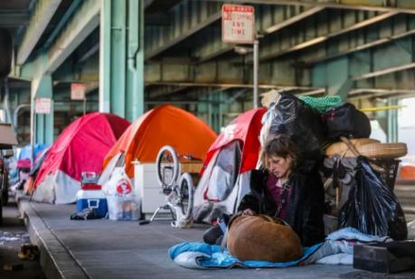 最近“美国斩杀线”的话题火了，搞的很多美国中产看了后，都开始焦虑了，还怪中国网友