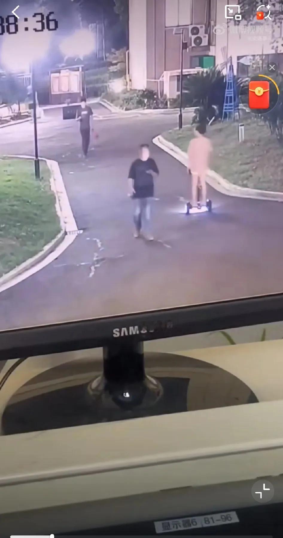 一位女网友发帖询问：自己在小区内骑平衡车，因小区道路不平整摔倒，导致自己右侧髌骨
