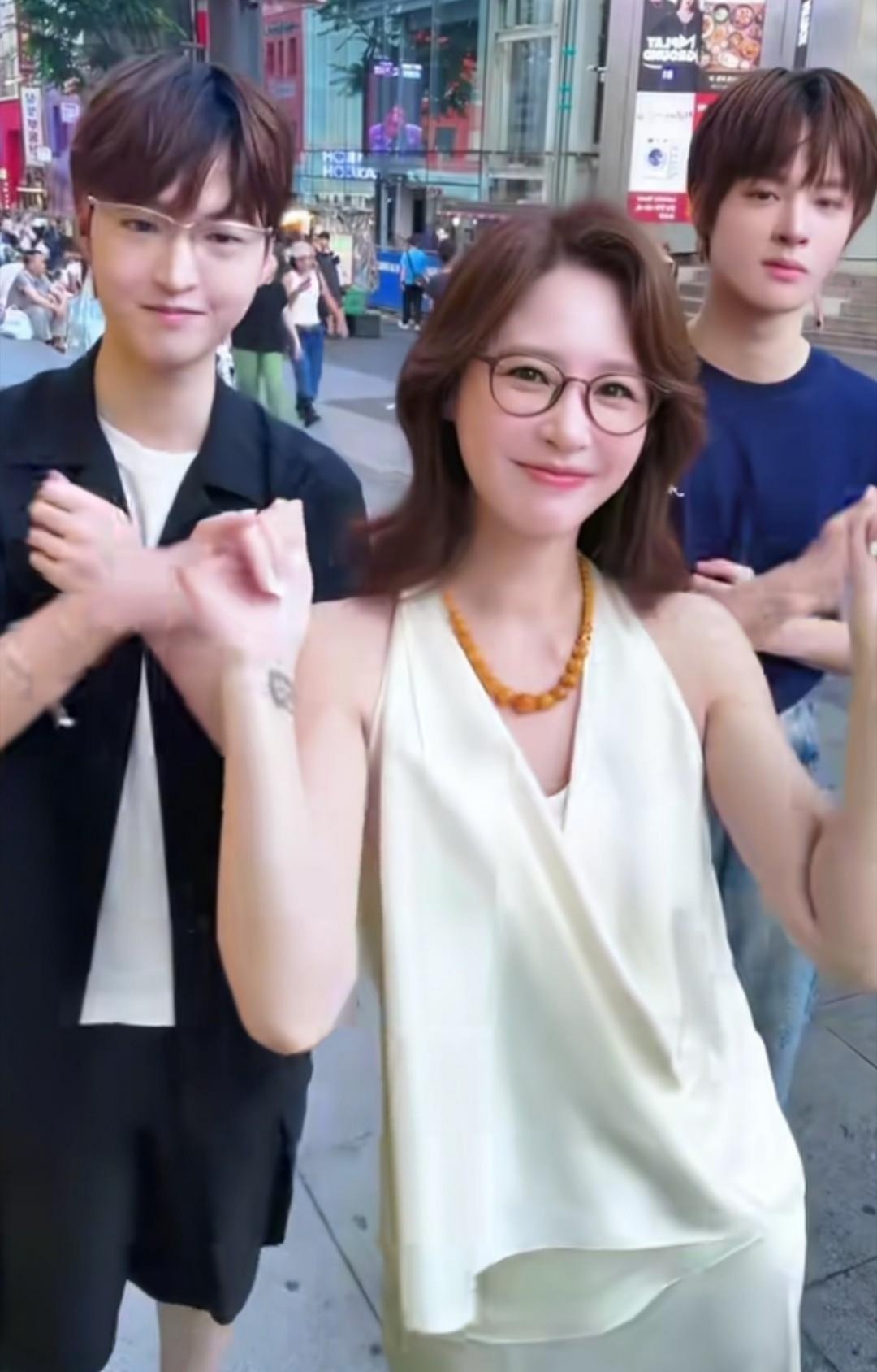 马景涛俩儿子将去澳洲读书，学费一年一百万，前妻工作出现问题