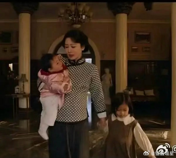 抱过孩子的，看到杨紫抱孩子的姿势是不是已经两眼一黑了？