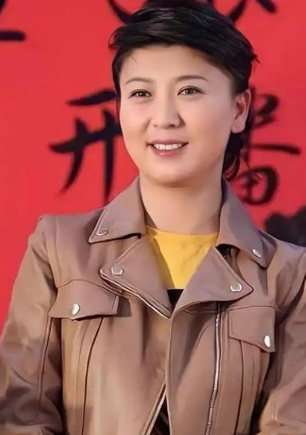 2016年，45岁的闫学晶发现自己意外怀孕，此时，女儿林傲雪28岁，儿子林傲霏2