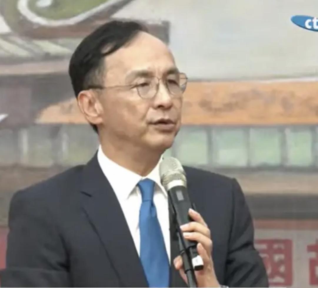今天,台湾光复80周年纪念大会上,国民党主席朱立伦火力全开!他痛批民进党扭曲历史