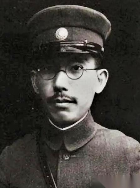 聊聊唐生智，这哥们当年离封神，就差一颗子弹的距离。上海一丢，南京就是座死城。老