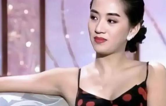 梅艳芳这信托基金，才叫把人心看透了！2003年她走后，遗嘱写得明明白白，母亲每