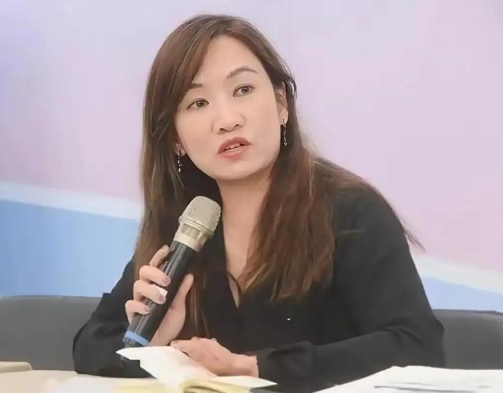 王浅秋步王伟忠、李四端后尘——随波逐“洋流”？蓝营忧心——恐再推高“洋流”声势！