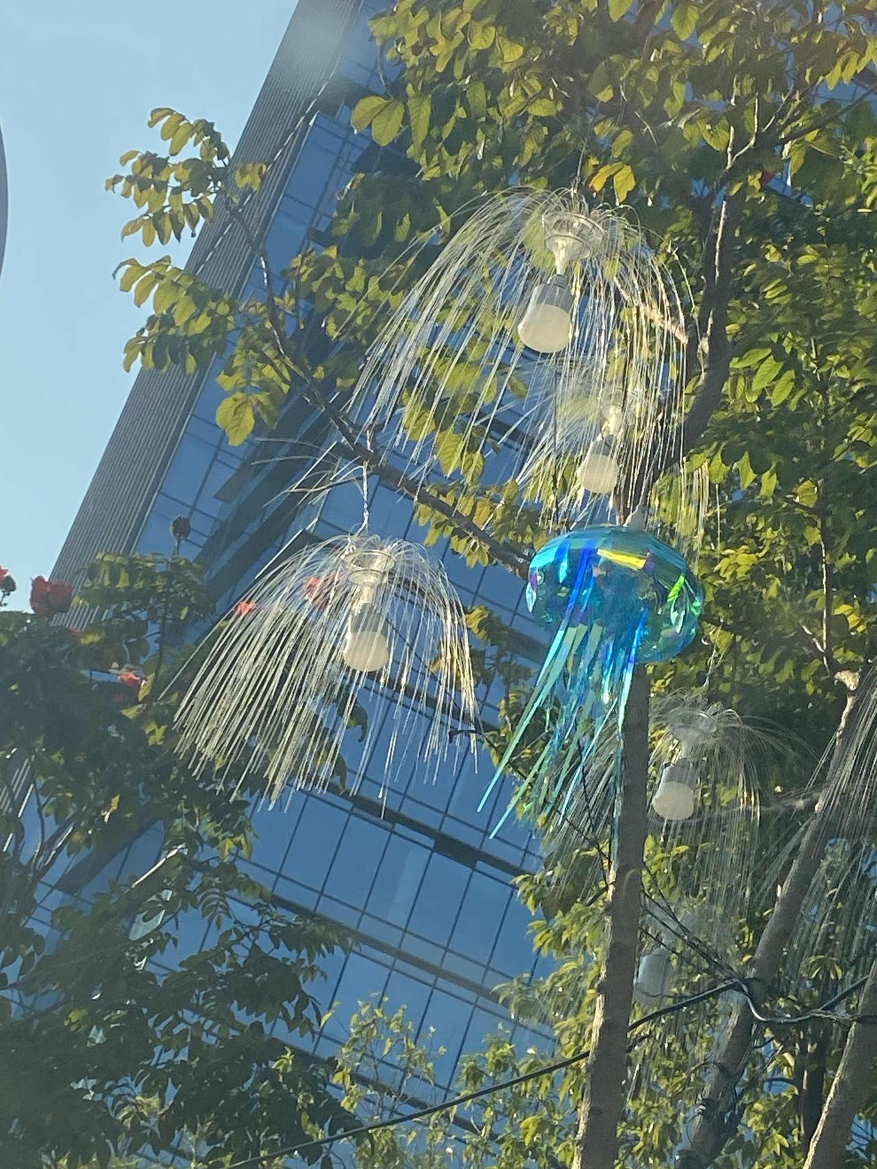 我们可以研发一种“豪猪”无人机，采用绳索缠绕的方式摧毁敌方无人机。“豪猪”无人机