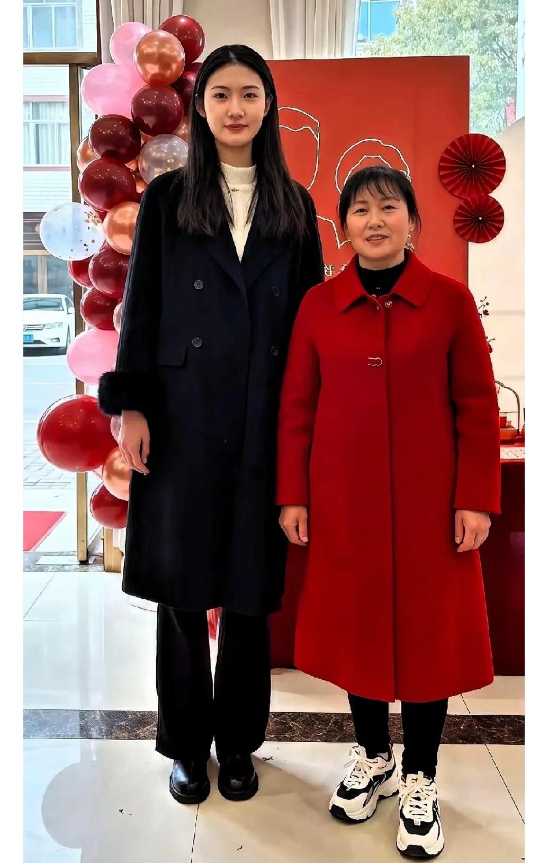 小姨今天泪奔了……出生时难产母亲去世了后来奶奶一直认为我是不祥的化身爸爸再