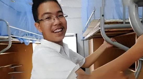 2010年高考，江苏如皋中学有个学理科的学生叫王云飞。他写了篇作文，全篇都是文言
