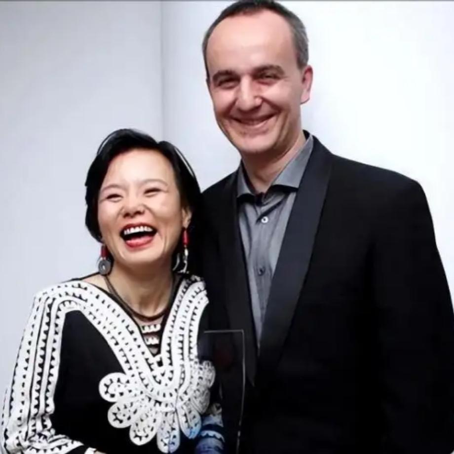 20年抱睡夫妻离婚收场：一口锅一碗锣，藏着成年人最体面的告别和老锣抱了20年