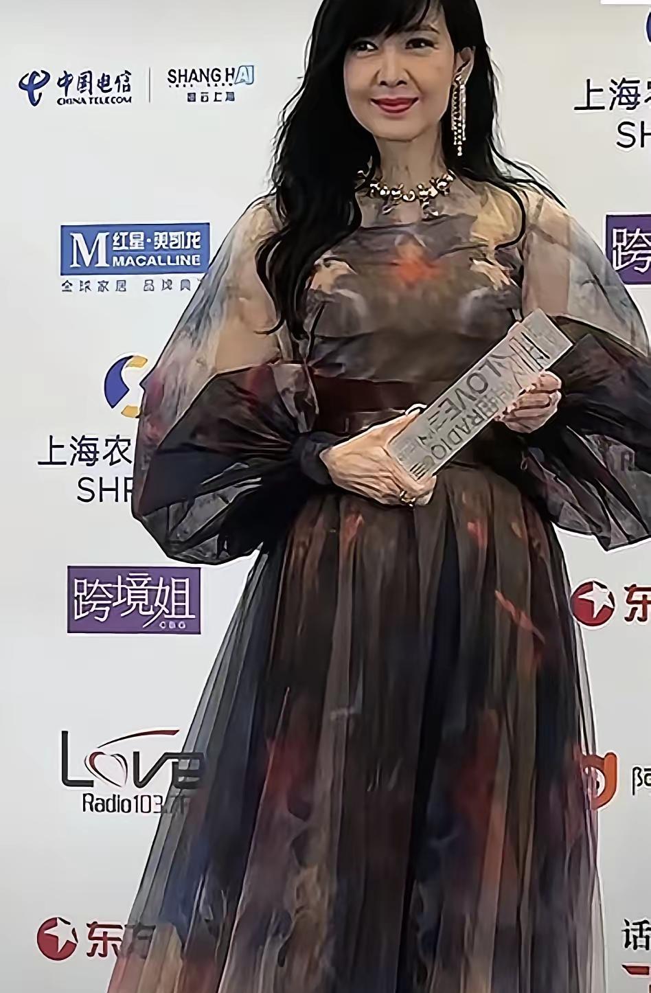 看了周慧敏这组照片我默默做了个决定第一件要做的事，就是回家把家里的那些蕾丝拼