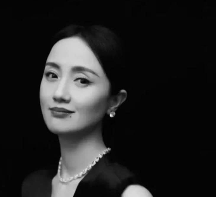 悼念朱媛媛的六个人第一个是姚晨，她发文说无法理解。秦海璐祝朱老师一路