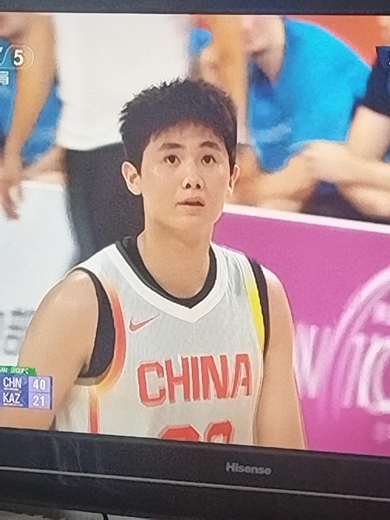 中国男篮与巴林男篮的第1节比赛结束。中国队32:11大比分领先对手。没想到中国