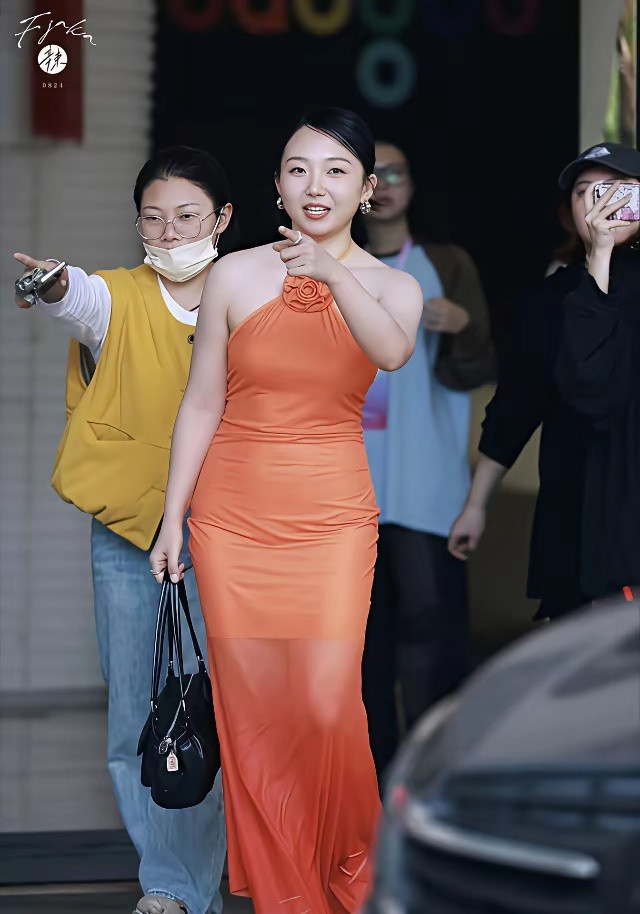 30岁辣目洋子身材暴瘦模样巨变！穿纱裙现身吓坏网友：从前哪敢这么穿