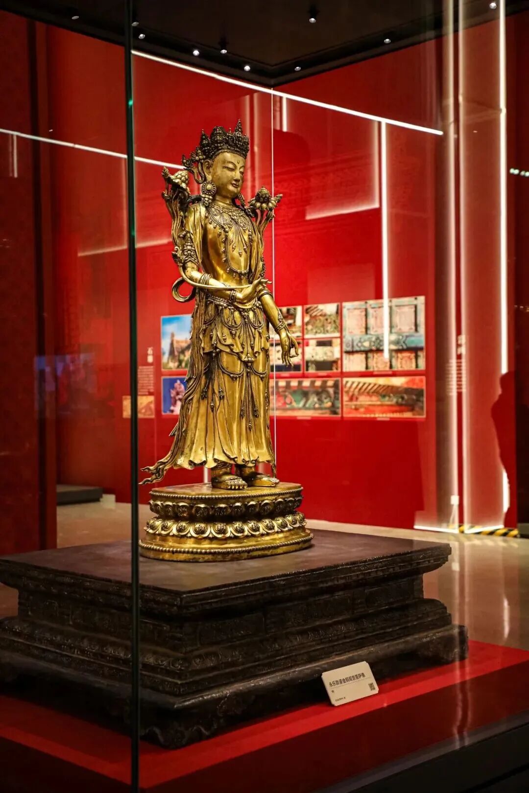 青海省博物馆回应“国家一级文物发现广告字样”: 文物从寺中移交馆藏时僧人用报纸封底
