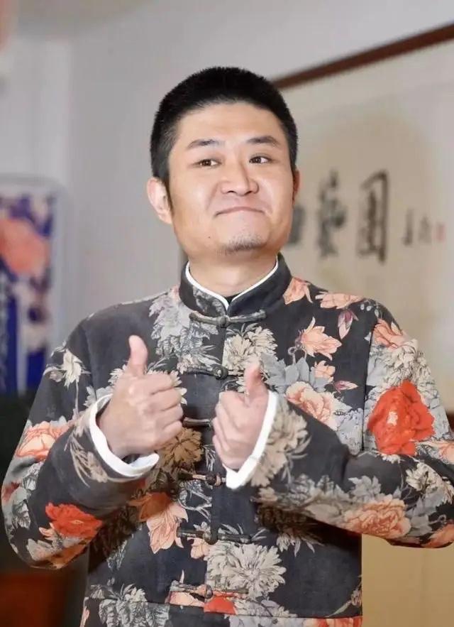 【著名相声演员苗阜发文盛赞马贵荣，目的明确指向，你怎么看？】近日，著名相声演员