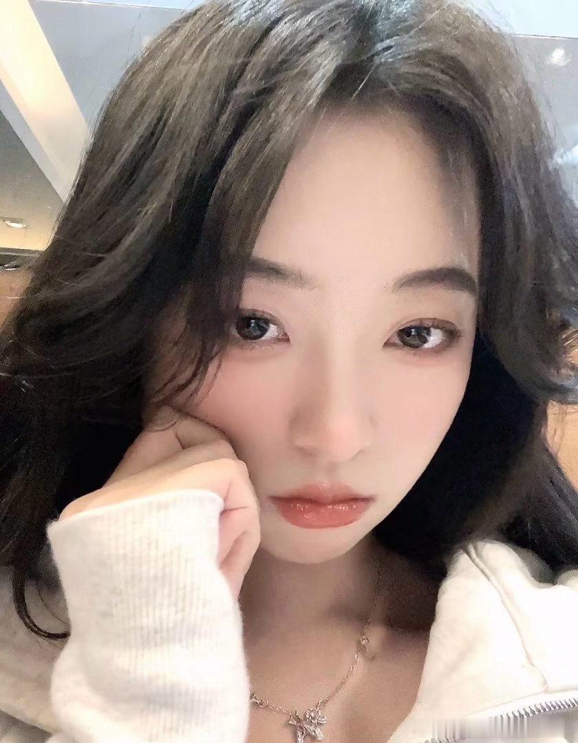 杀害在韩女生的凶手叫郑昌圣，男，30多岁，中国朝鲜族，已获韩国永久居住权（非韩国