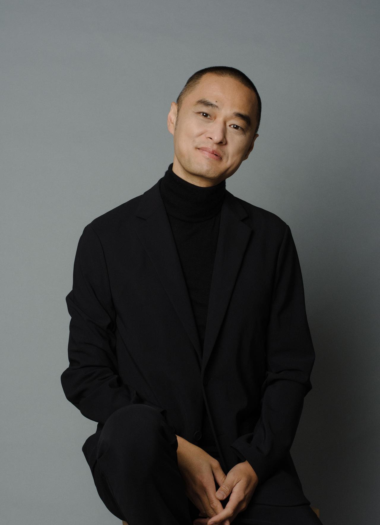 冯唐说：“穷人的基因，喜欢照顾人，喜欢帮助人；富人遇到不行的人，不做周旋，避免消