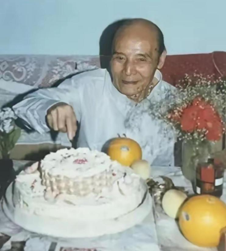 1954年秋天，上海市公安局情报主任胡均鹤接到去北京开会的通知，刚进公安部大门，